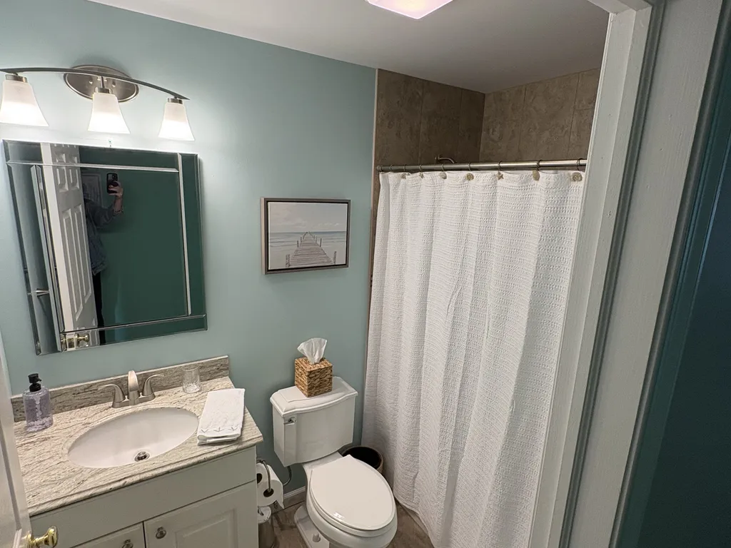 Hall Bath-Full tub shower