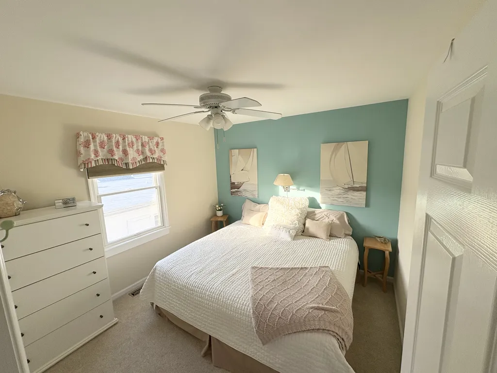 Bedroom 3--King bed