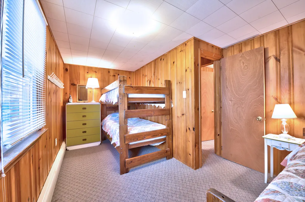 Second bedroom