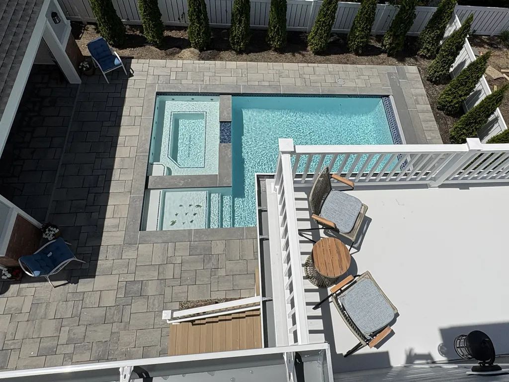 3 floor pool view