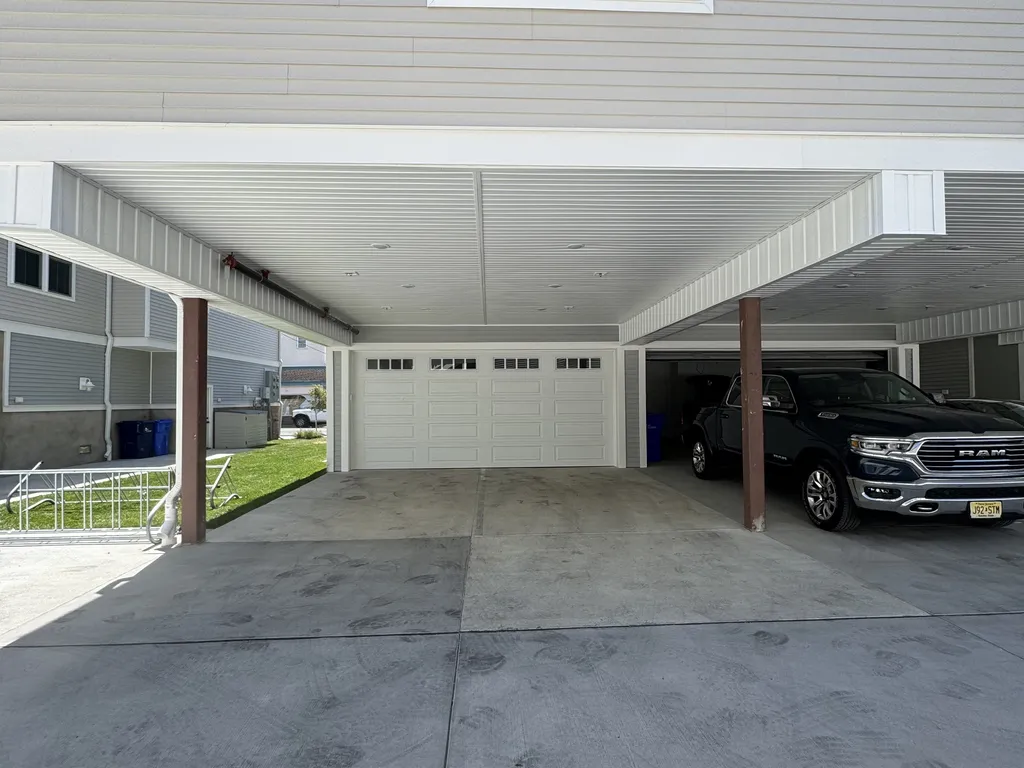 Garage and 2 Parking