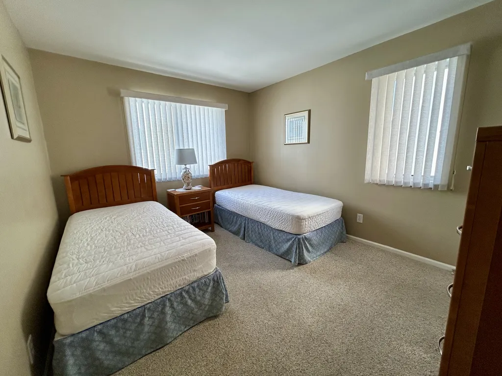 3rd bedroom, 2 twin beds, TV