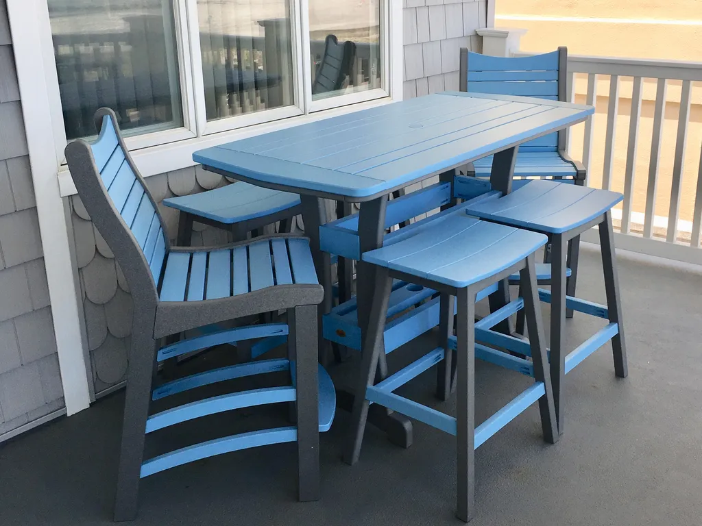 outdoor dining table