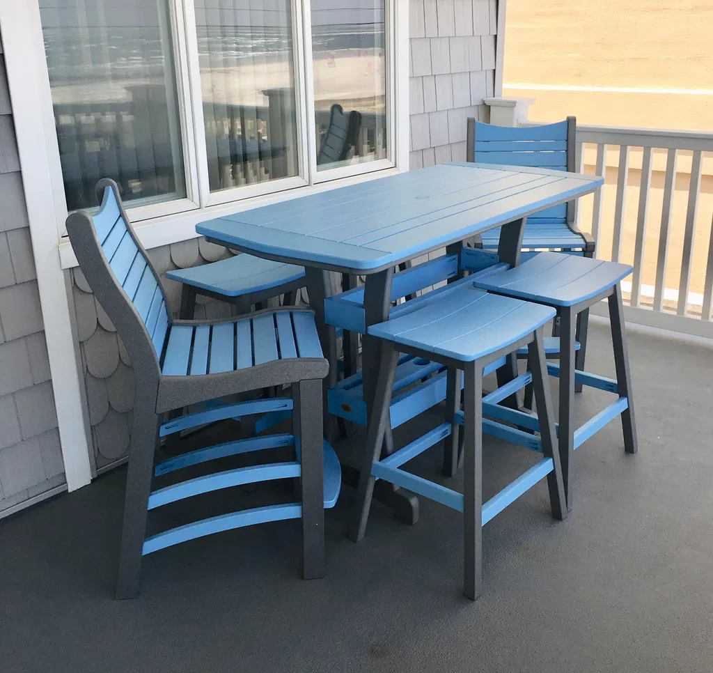 outdoor dining table