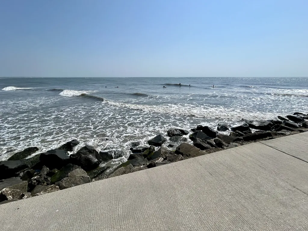 watch the surfers