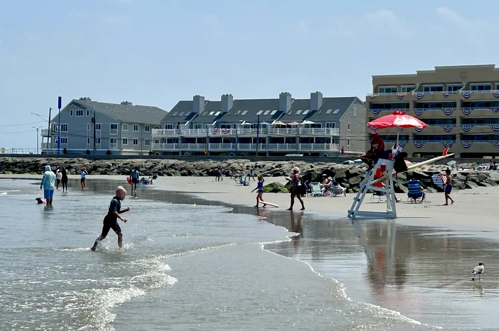 lifeguard-protected free beach