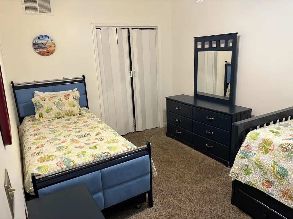 bedroom 3 w/ trundle beds