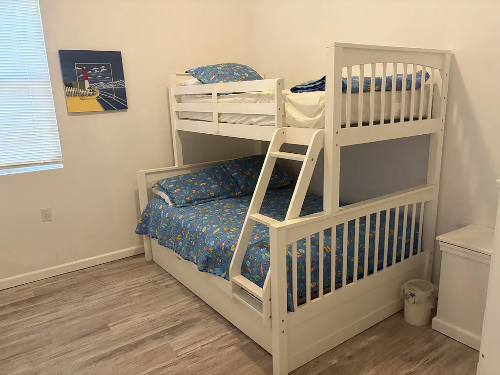 bunk bed with trundle