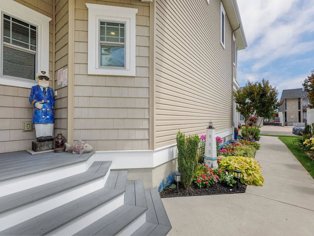 SIDE ENTRANCE