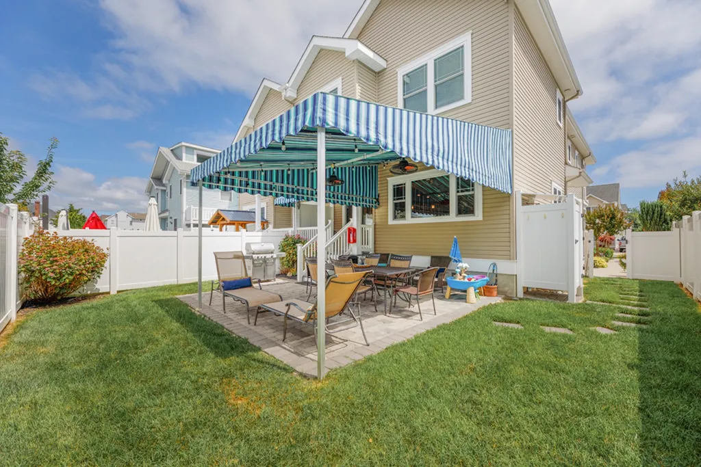 BACK YARD WITH COVERED PATIO