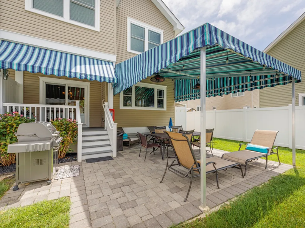 BACK YARD WITH COVERED PATIO , WEBER GRILL, LOUNGE CHAIRS, LIGHTS, FANS,LARGE TABLE, ETC...