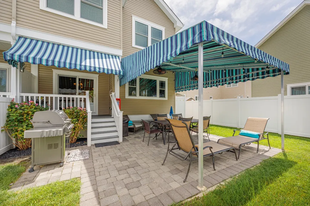 BACK YARD WITH COVERED PATIO , WEBER GRILL, LOUNGE CHAIRS, LIGHTS, FANS,LARGE TABLE, ETC...