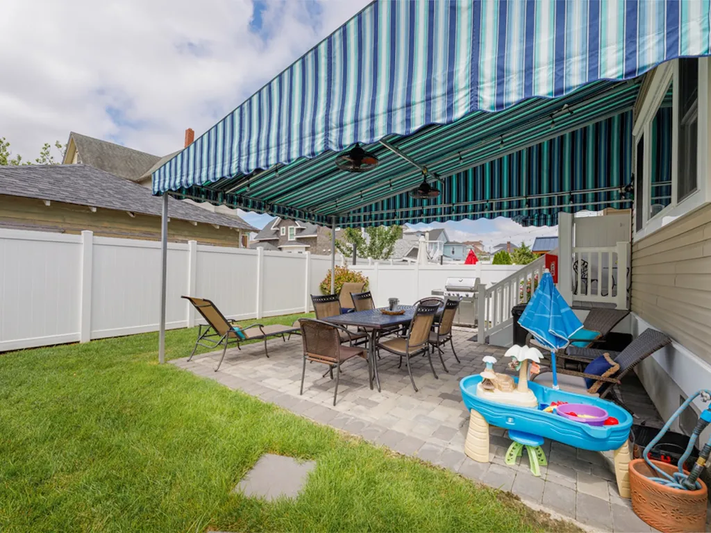 OUTDOOR COVERED PATIO