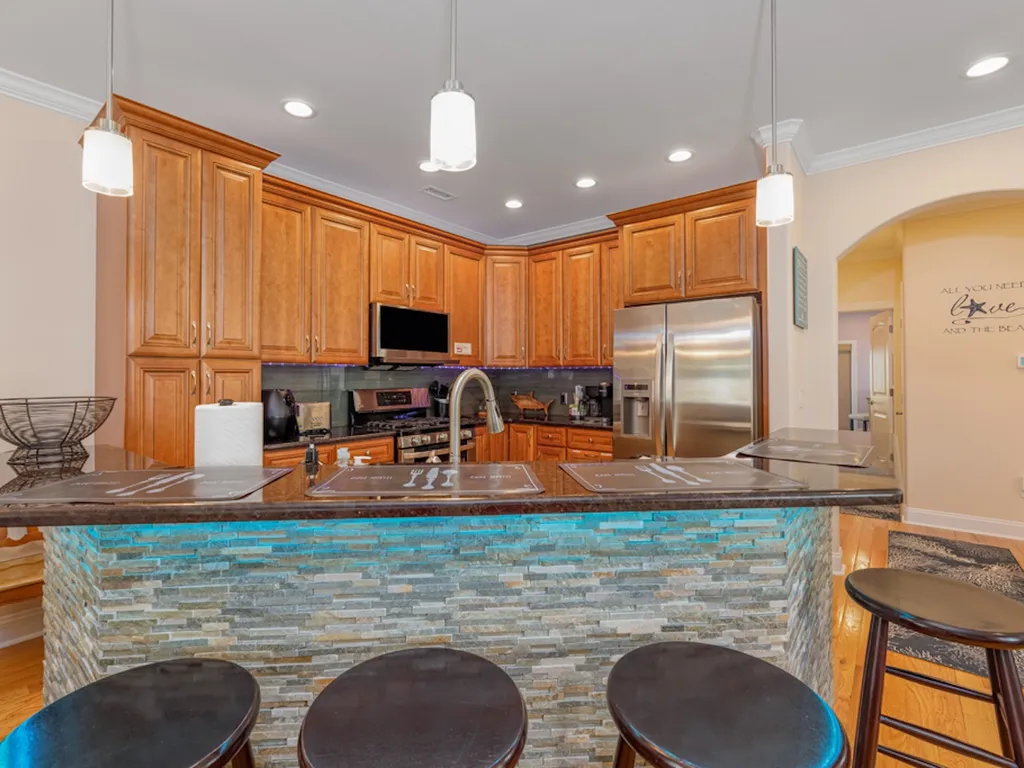 KITCHEN COUNTER WITH LIGHTS