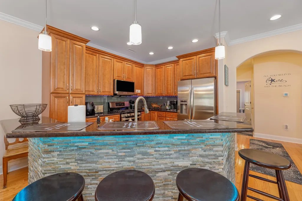 KITCHEN COUNTER WITH LIGHTS