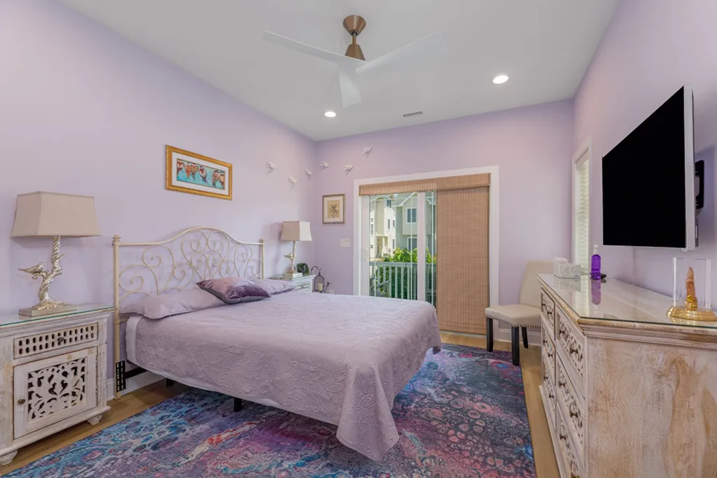 1ST. FL. BDRM., FULL BATH, QUEEN BED &amp;amp; BALCONY