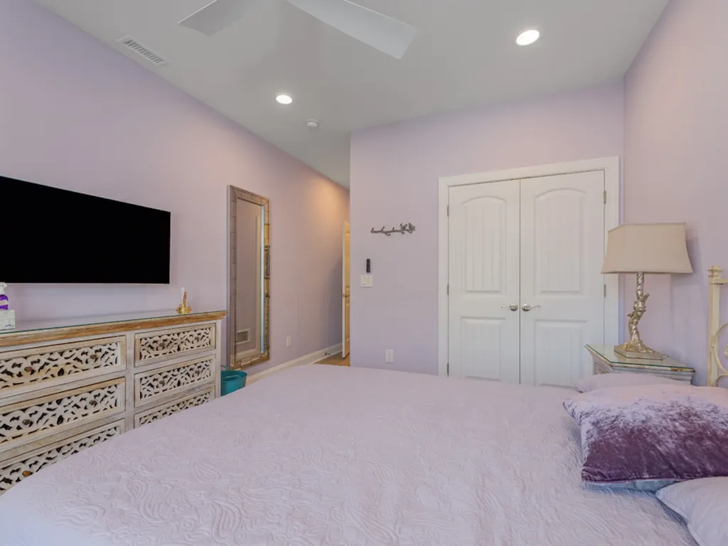 1ST FL. BDRM.