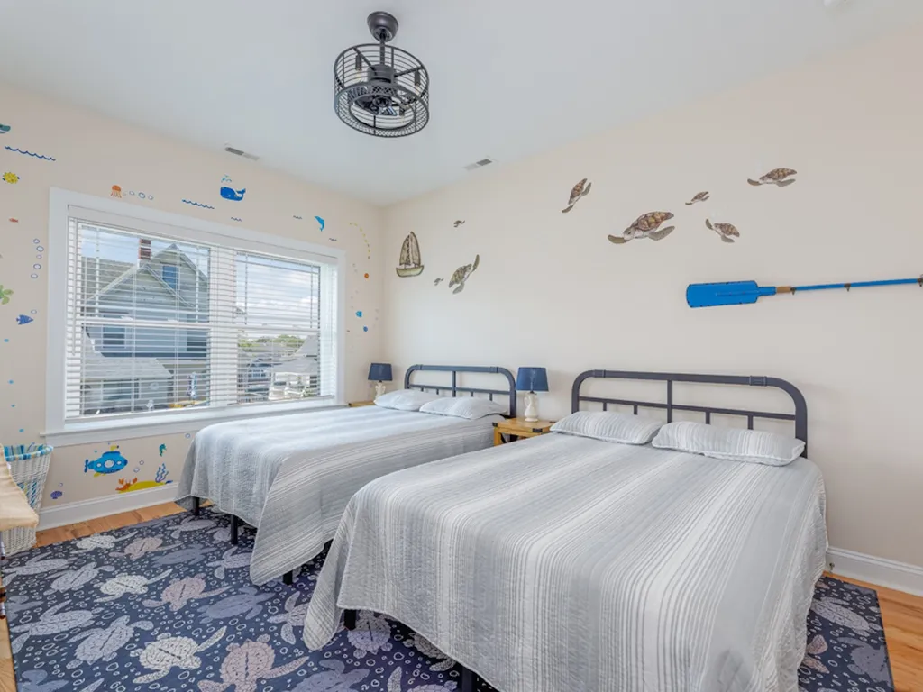 2ND FL BDRM WITH 2 FULL BEDS