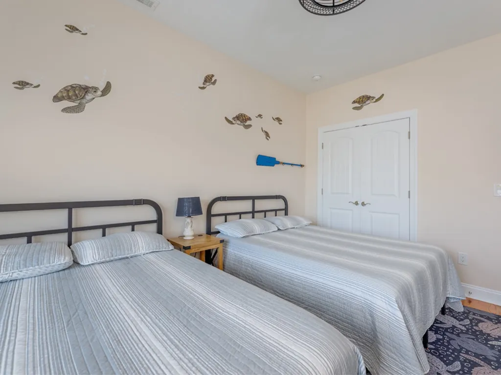 2ND FL. BDRM/2 FULL BEDS