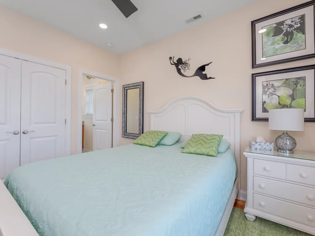 2ND FL. BDRM. WITH FULL BATHROOM