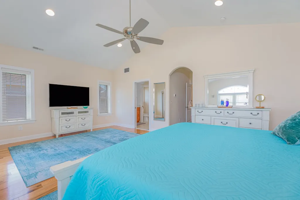 2ND FL. BDRM. FULL BATH WITH DUAL SHOWERHEADS AND BALCONY