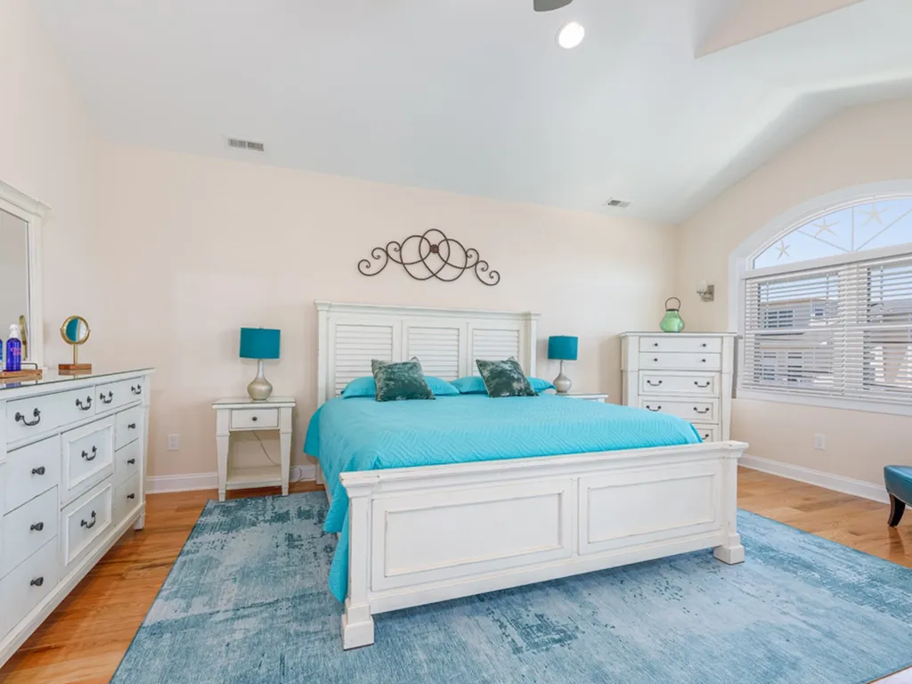MAIN BEDROOM WITH KING BED