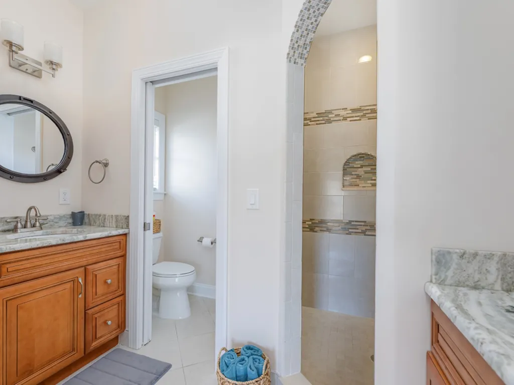 2ND FL. MAIN BDRM. BATH WITH DUAL SHOWERHEADS