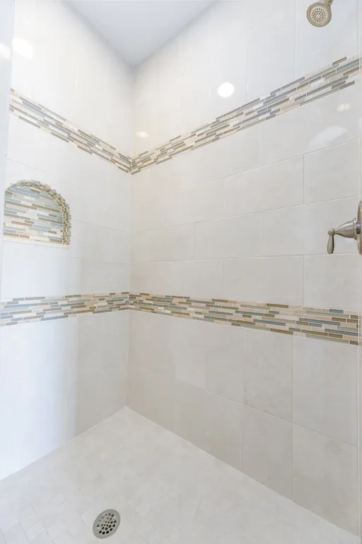 2ND FL. MAIN BATH WITH DUAL SHOWERHEADS