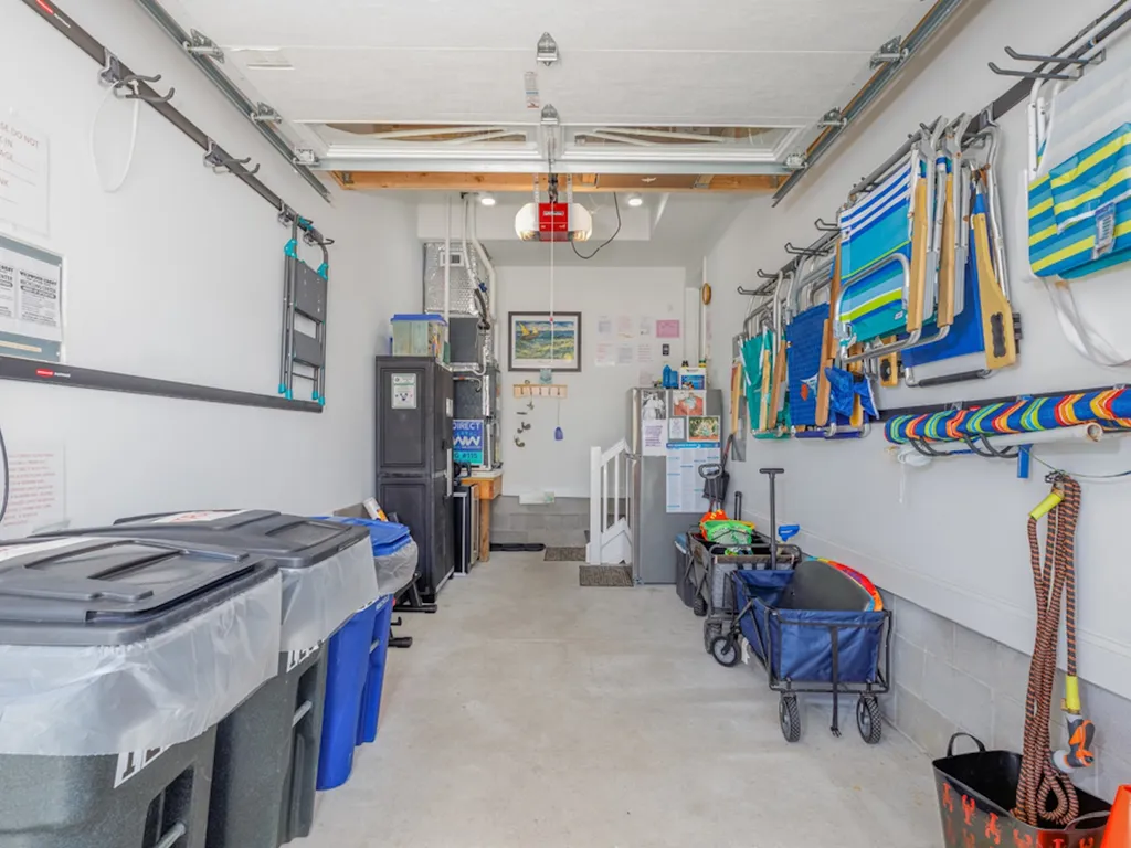 GARAGE WITH BEACH CHAIRS, UMBRELLA, BEACH CARTS, EXTRA FRIG......
