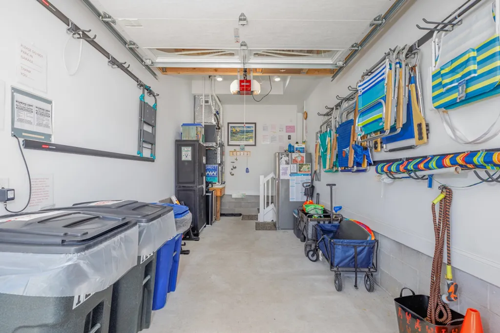 GARAGE WITH BEACH CHAIRS, UMBRELLA, BEACH CARTS, EXTRA FRIG......