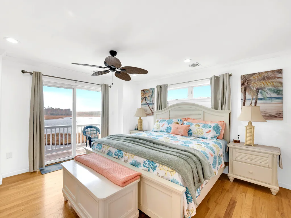 Bedroom 1, King