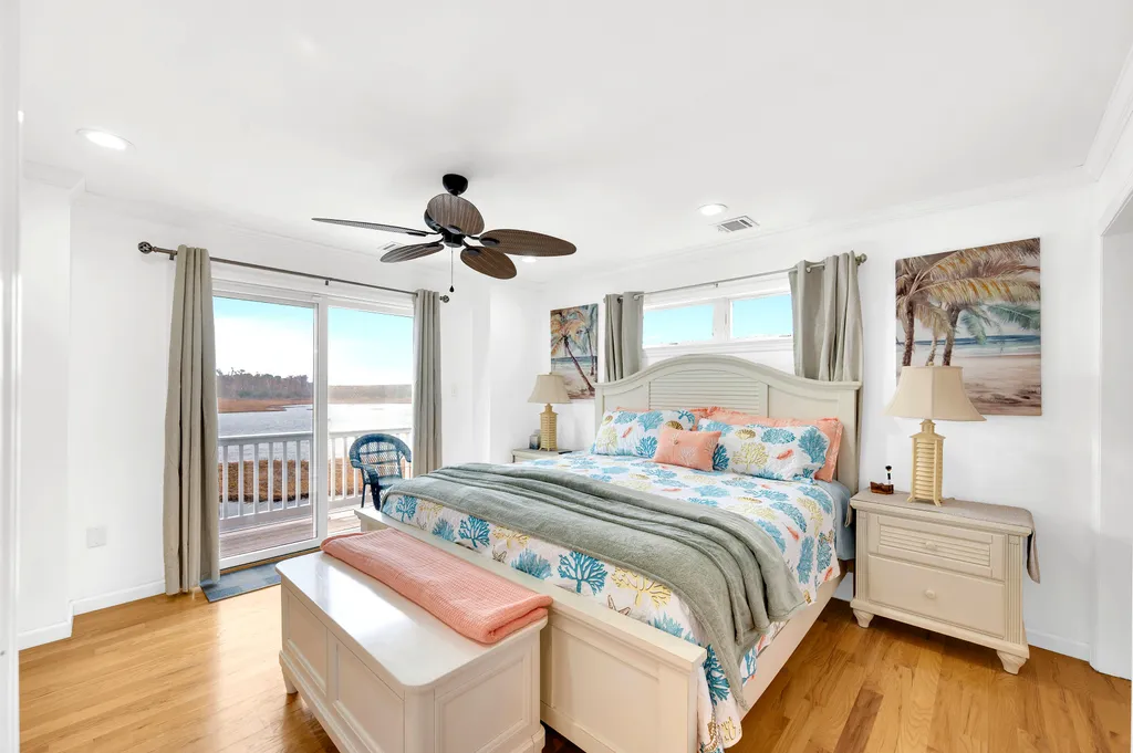 Bedroom 1, King
