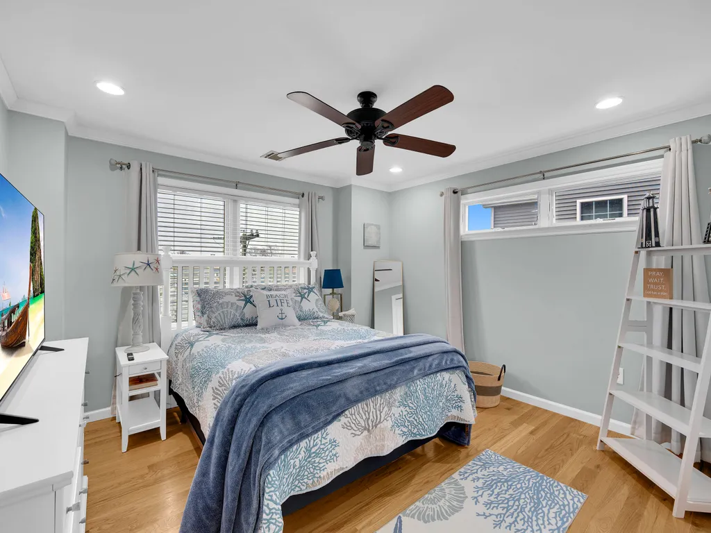 bedroom 2, Queen