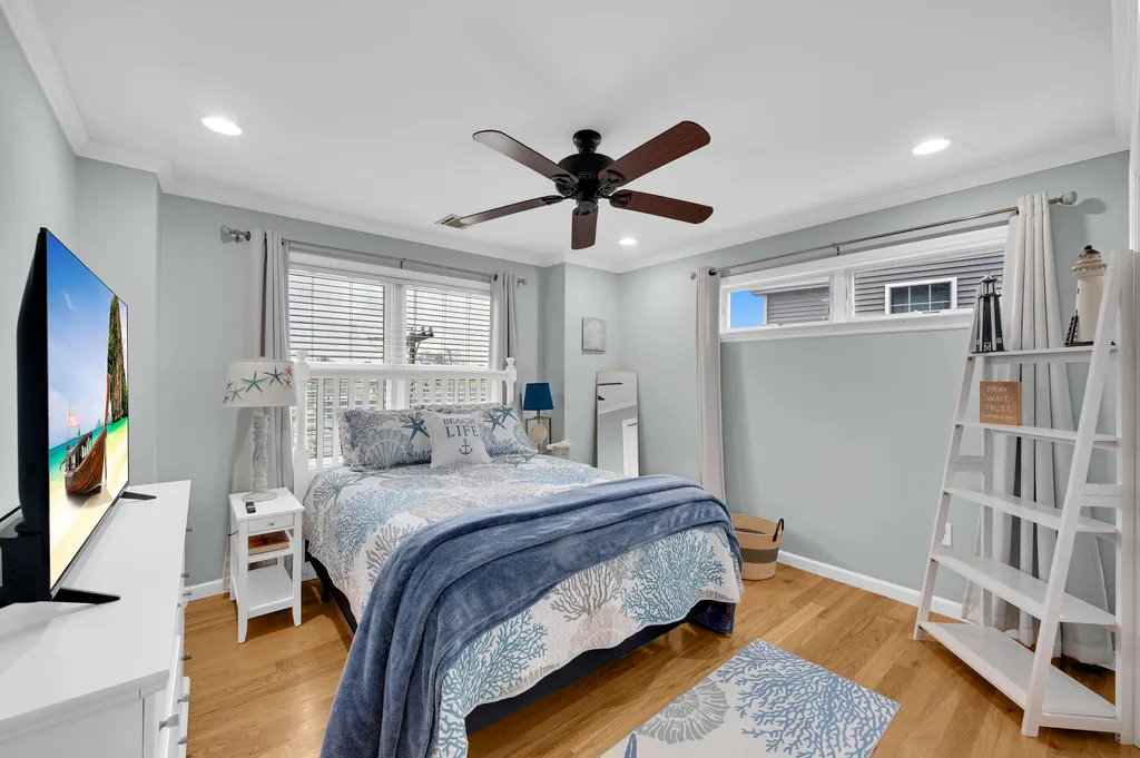 bedroom 2, Queen