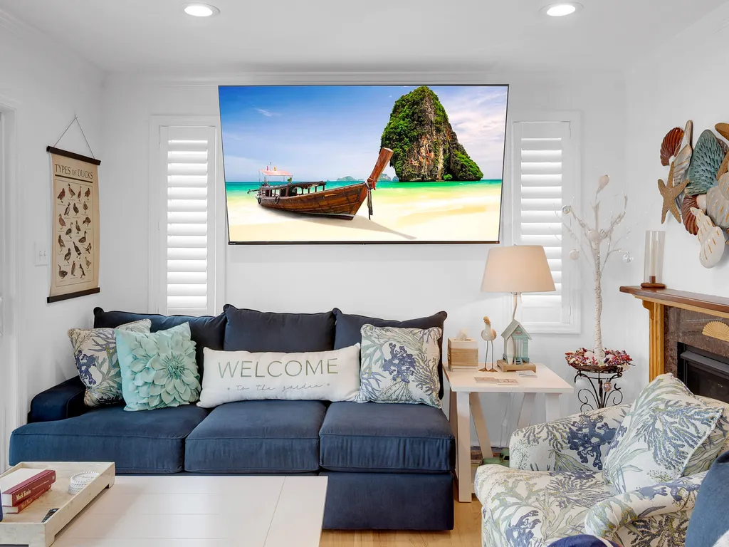 living area, fire place