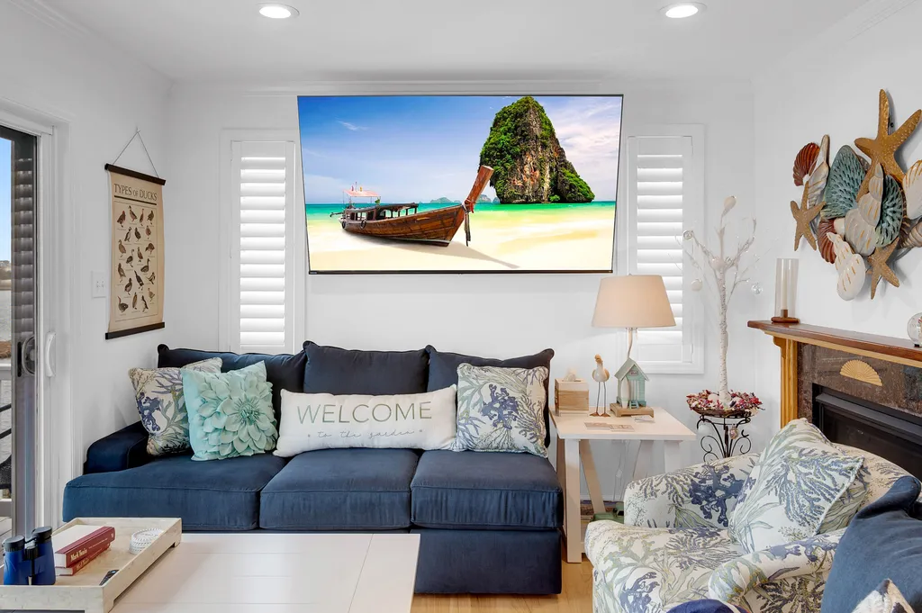 living area, fire place
