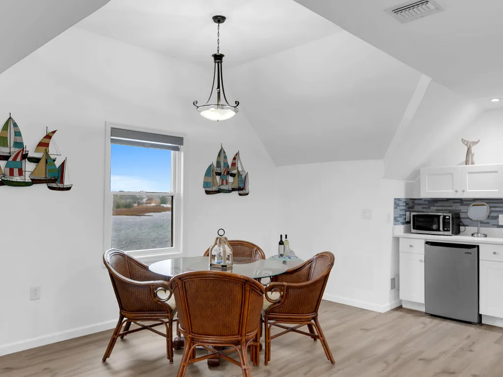 Penthouse ste. dining