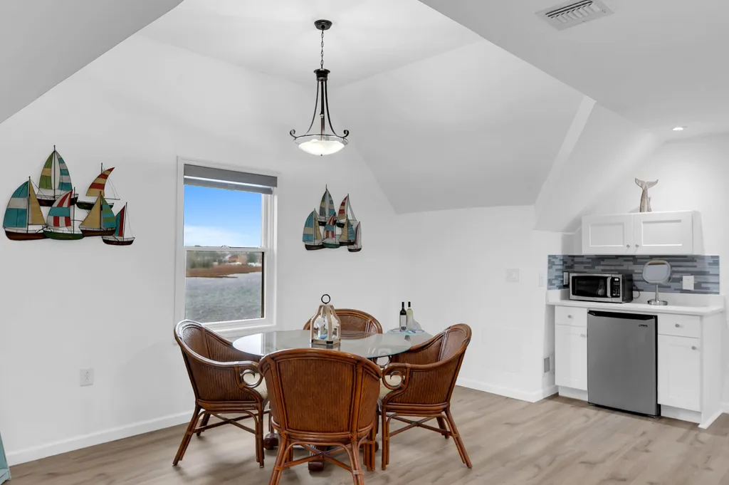 Penthouse ste. dining