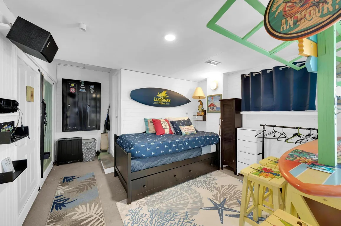 Margaritaville 2 twins (trundle)