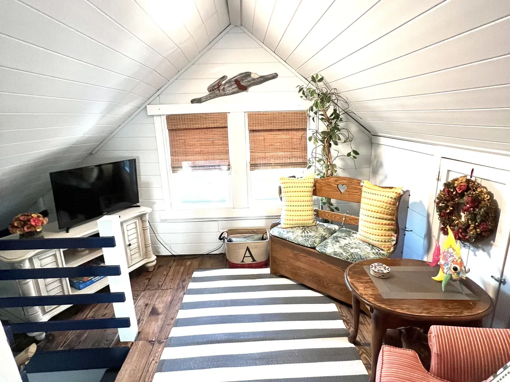 2nd floor living area