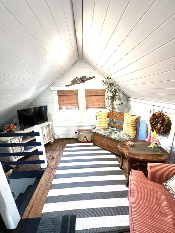 2nd floor living area