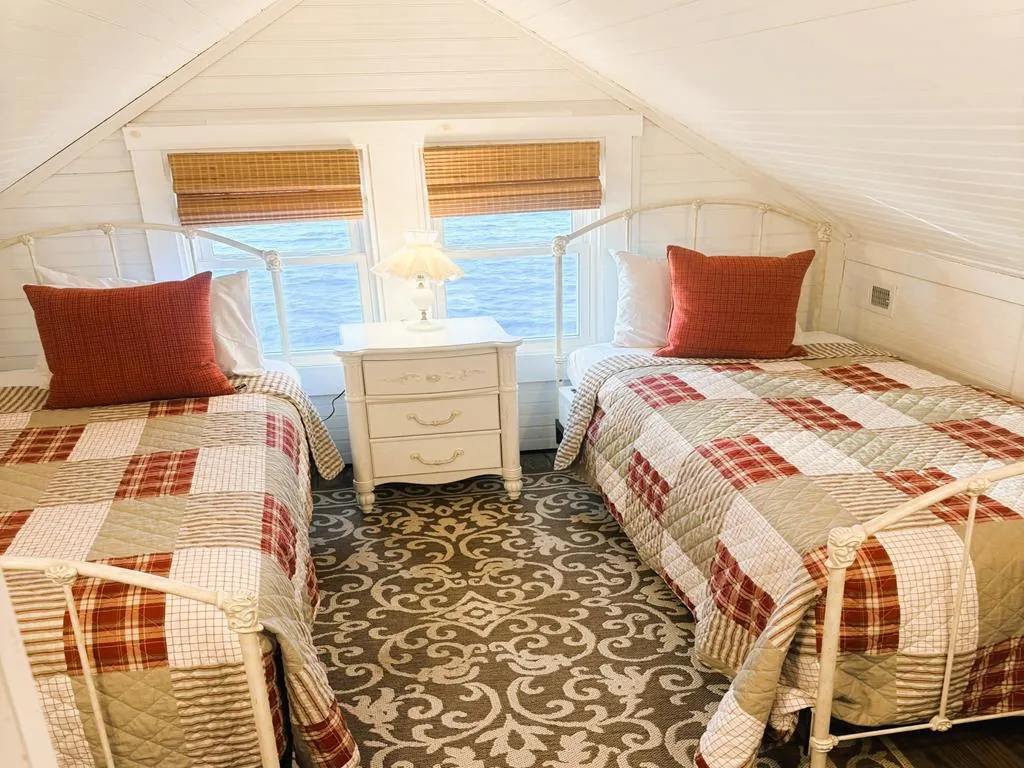 bed 4 (floor 2)