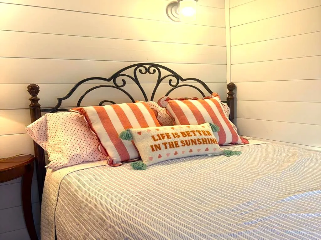 bed 3 (floor 2): low ceiling