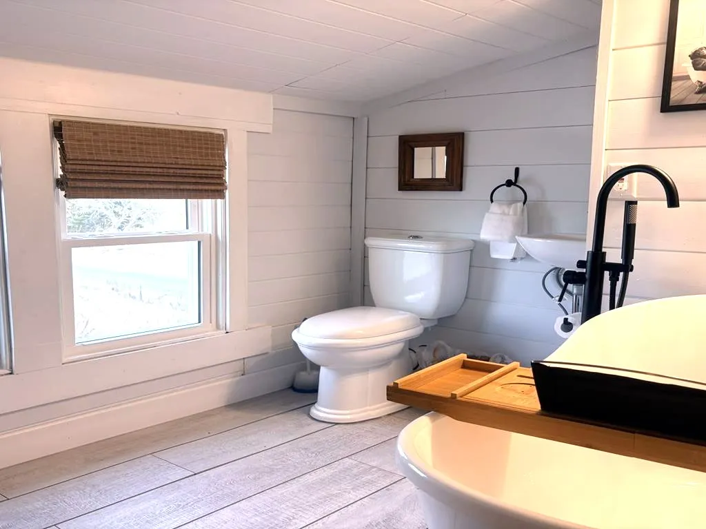 floor 2 bath: low ceiling