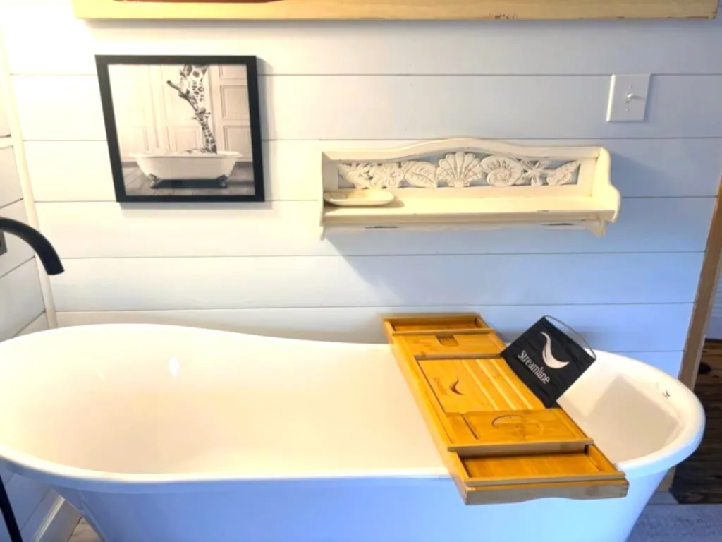 floor 2 bath:  tub only