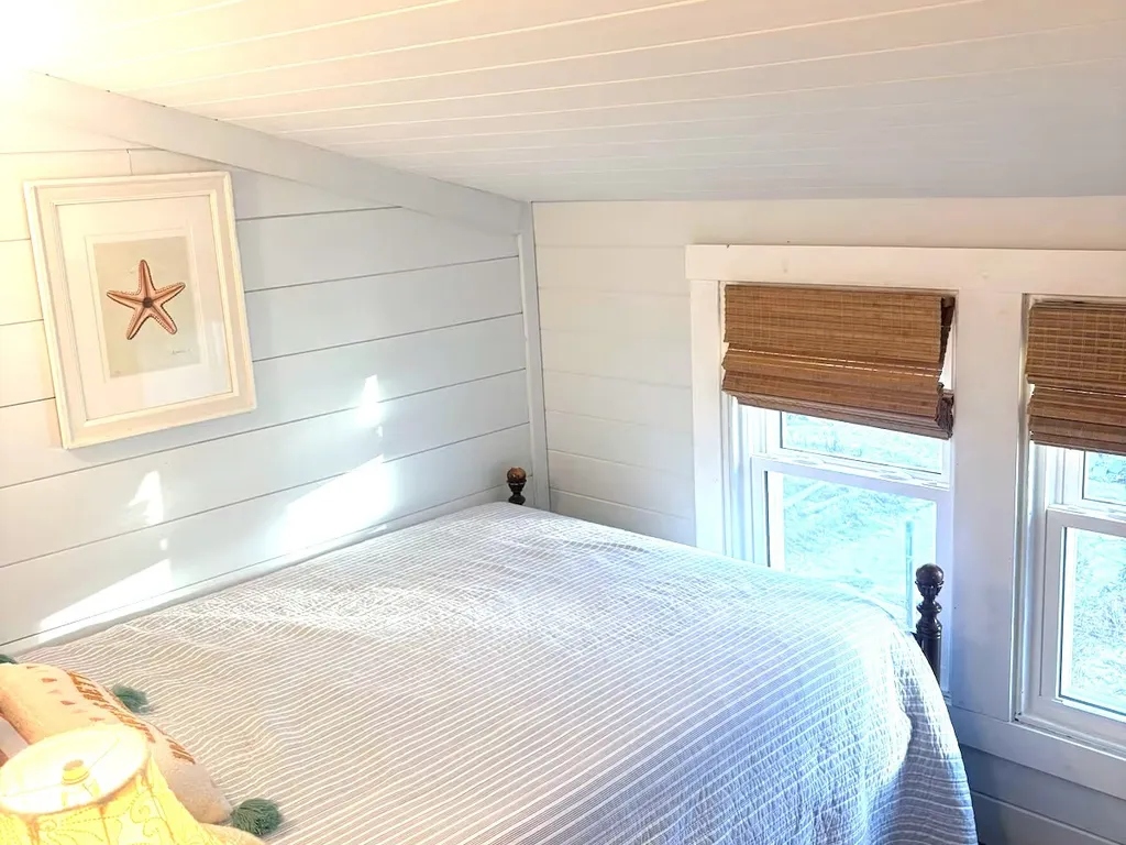 bed 3 (floor 2): low ceiling