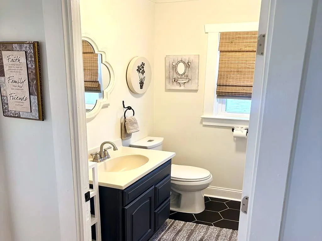 floor 1 bath (stand up shower)