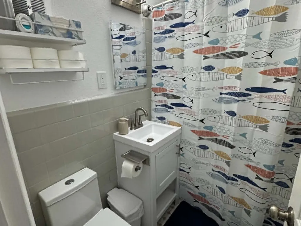 Newly renovated Bathroom with tub