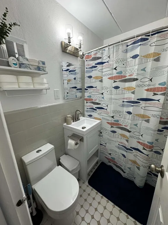 Newly renovated Bathroom with tub