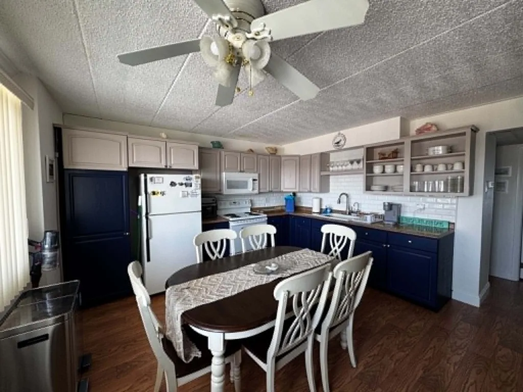 Fully equipped and roomy eat in kitchen